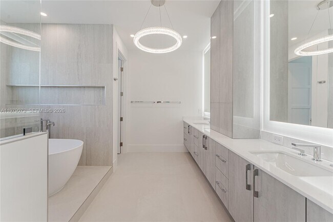 Building Photo - 464 NE 6th St