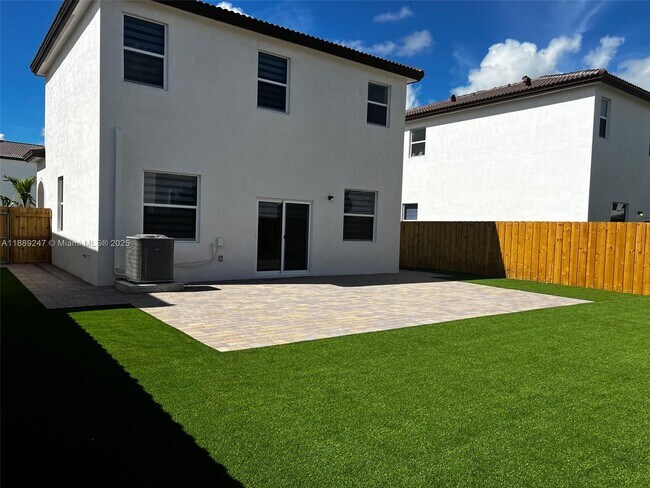 Building Photo - 2651 SE 24th Dr