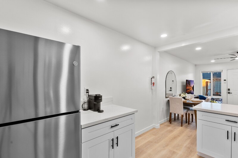 Building Photo - 4442 Clairemont Dr