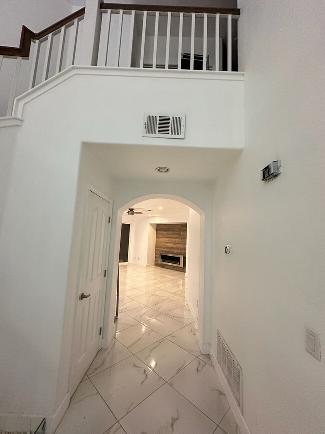 Building Photo - 5701 W Country Ave