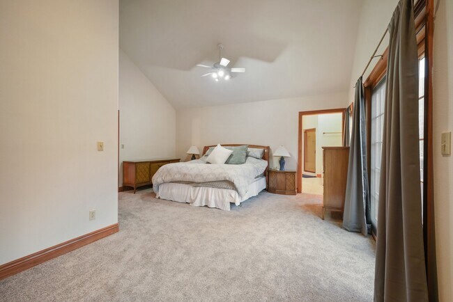 Building Photo - 9154 Daybreaker Dr