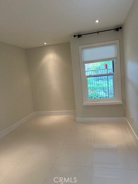 Building Photo - 1048 Calle Del Cerro