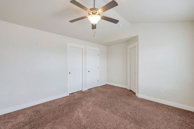 Building Photo - Gorgeous Provo Townhome