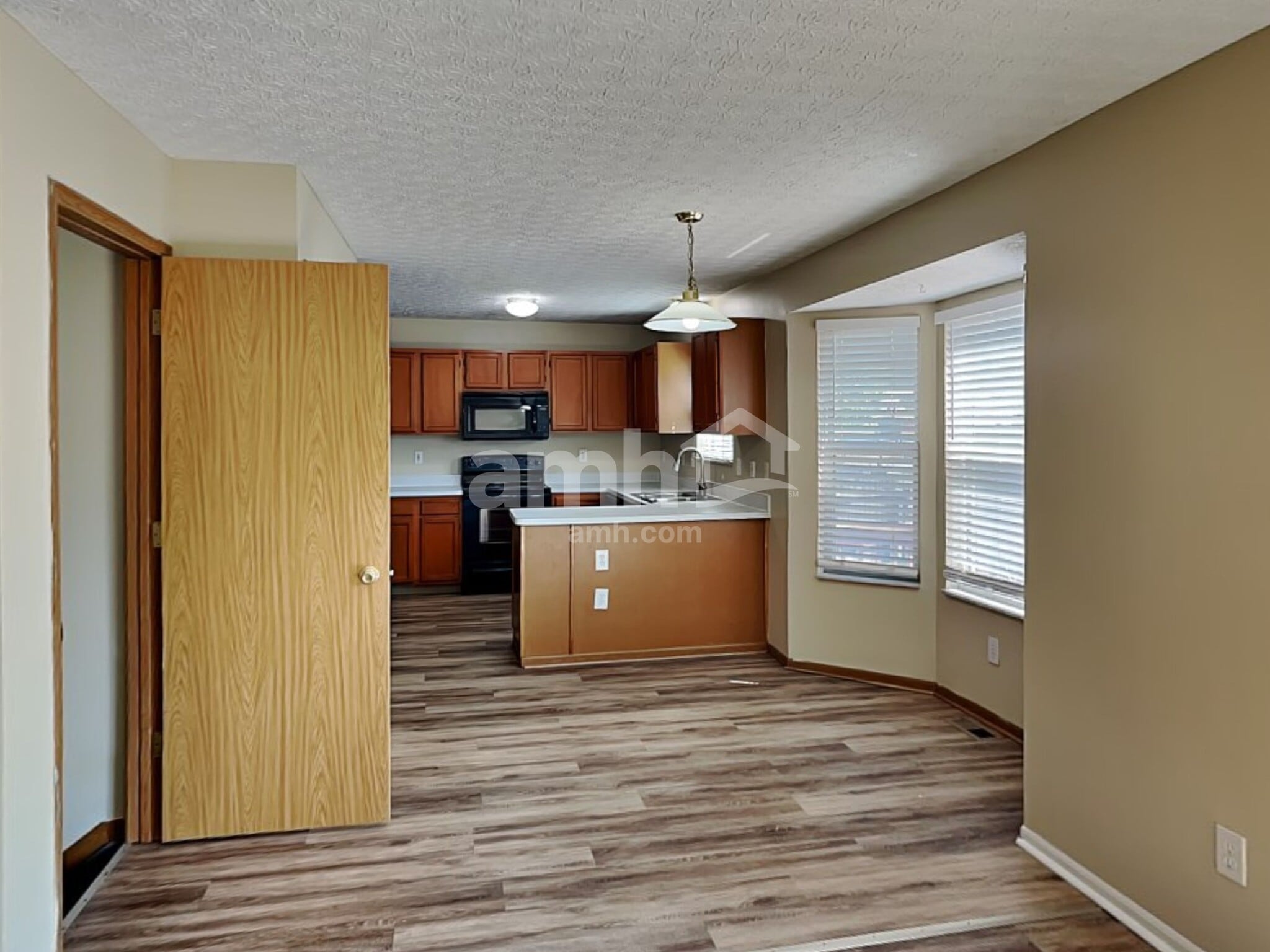 Building Photo - 1333 Sandrell Dr