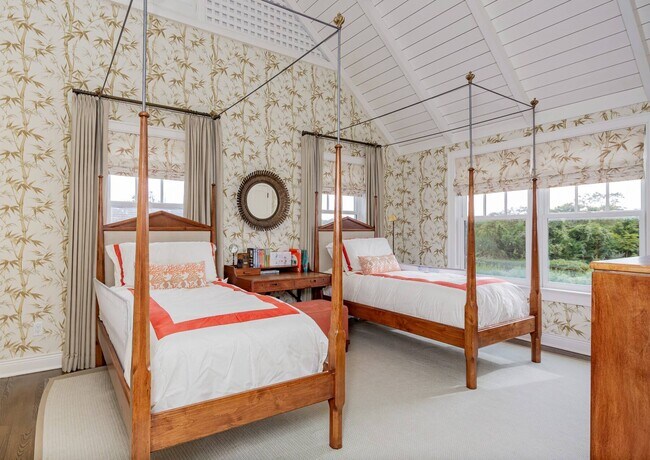 Building Photo - 32 Sagg Rd