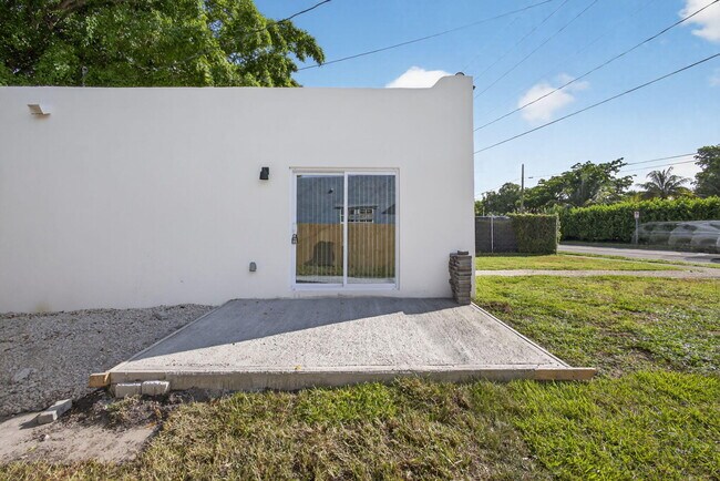 Building Photo - 3108 Greenwood Ave