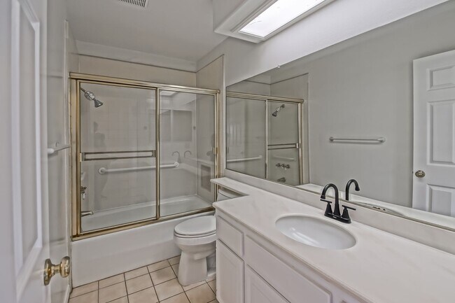 Building Photo - PRIME POOLFRONT LOCATION & CLOSE TO MAIN GATE! BRIGHT & SPACIOUS, END-UNIT POOLFRONT TOWNHOUSE W/...