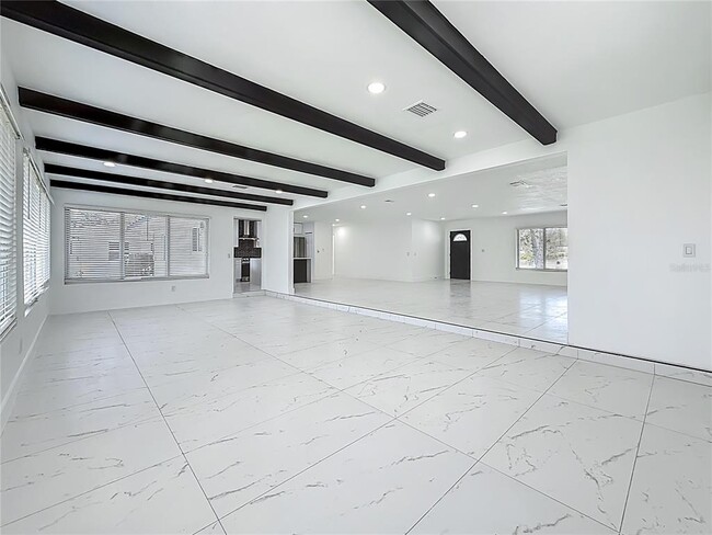 Building Photo - 1216 Robin Rd S