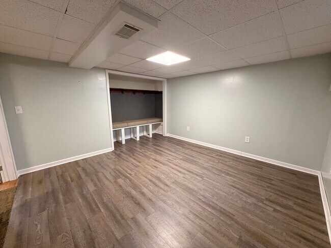 Building Photo - 3033 New Holland St