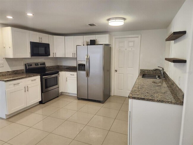 Building Photo - 8518 Woodlake Dr