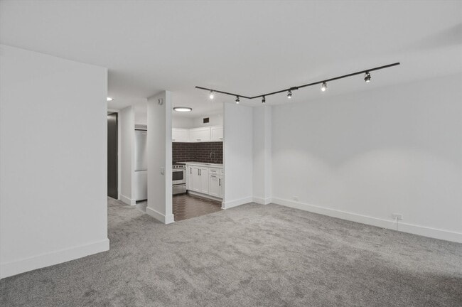 Building Photo - 1030 N State St