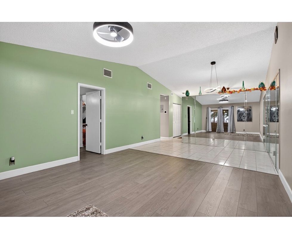 Building Photo - 540 NW 43rd St