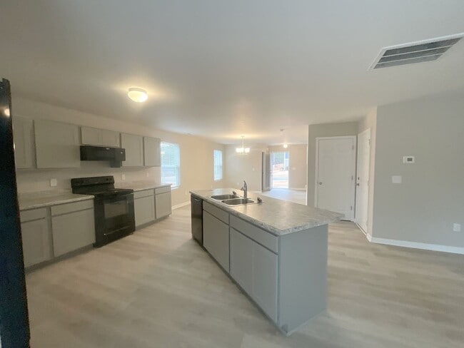 Building Photo - 153 Mildred Wy