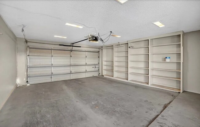 Building Photo - 3220 Preston Dr