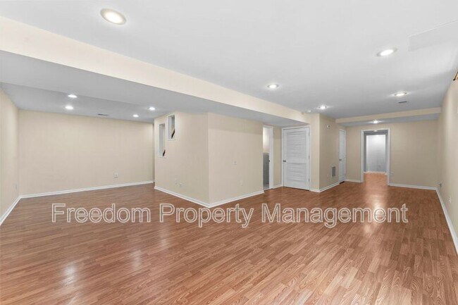 Building Photo - 9140 Worthington Dr