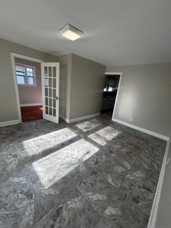 Building Photo - 770 Brewster St