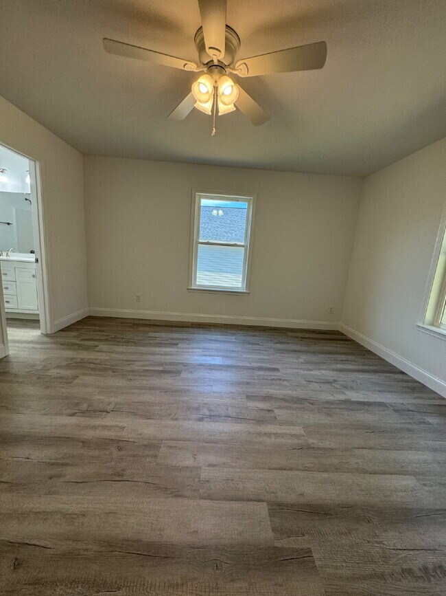 Building Photo - "Charming 3-Bedroom Retreat in Mars Hill: Cozy Comfort with 2 Full Baths!"