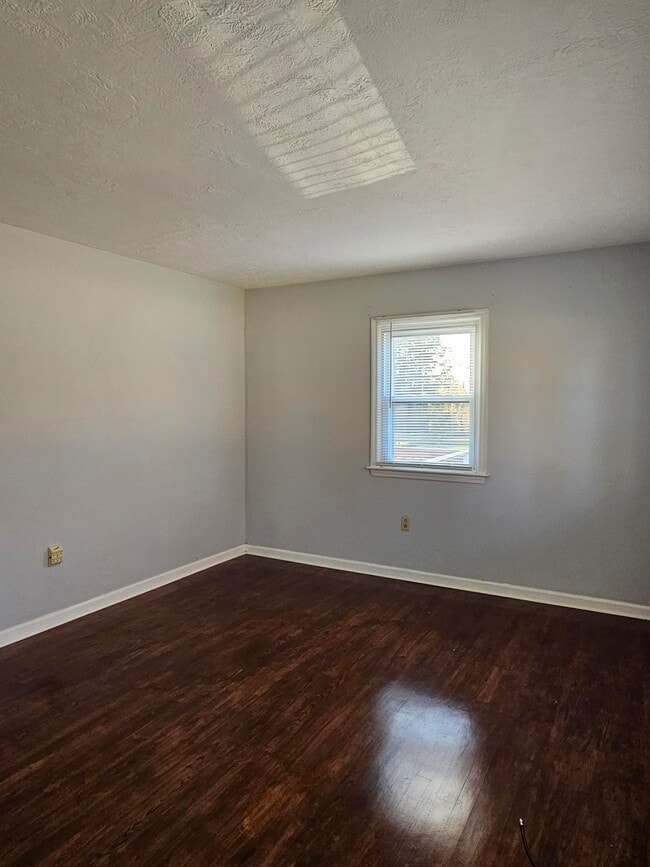 Building Photo - 10511 Thompkins Ln