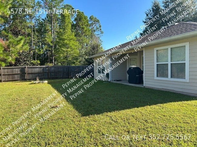 Building Photo - 4578 NE 15th Ter