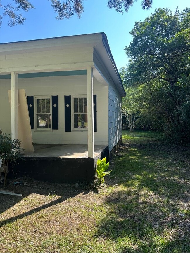 Building Photo - Beautiful country home in Butler Georgia