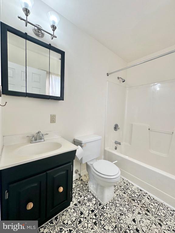 Building Photo - 8337 Colony Cir