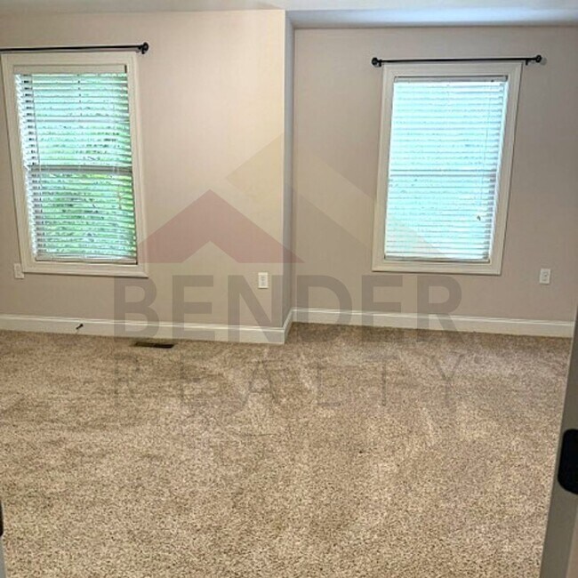 Building Photo - **REDUCED** TOWNHOME IN THE CITY