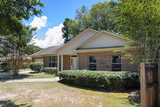 Building Photo - CUL-DE-SAC LOCATION NEAR HISTORIC FAIRHOPE