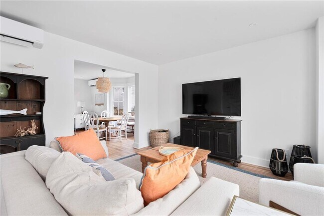 Building Photo - 69 Connection St