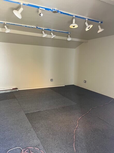 Building Photo - 21216 Velicata St