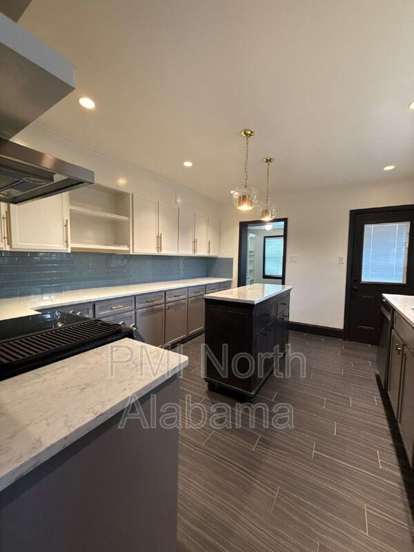 Building Photo - 2512 Pansy St SW