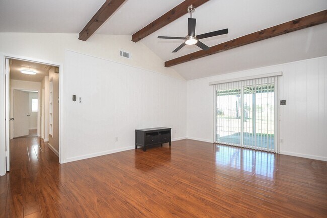 Building Photo - 2515 Valleyfield Dr