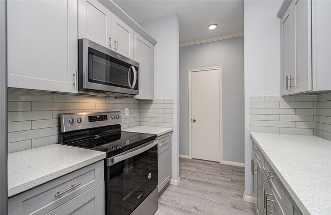 Building Photo - 3088 Holly Hall St