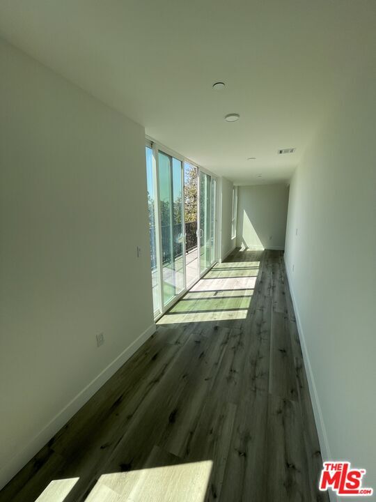Building Photo - 4806 Sylmar Ave