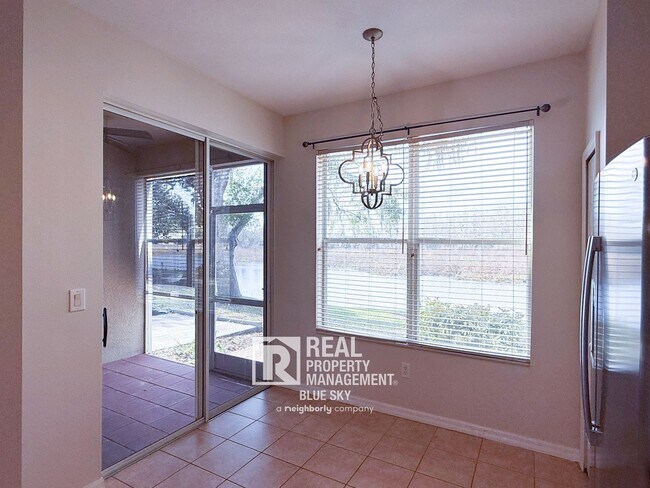 Building Photo - 2047 Park Crescent Dr