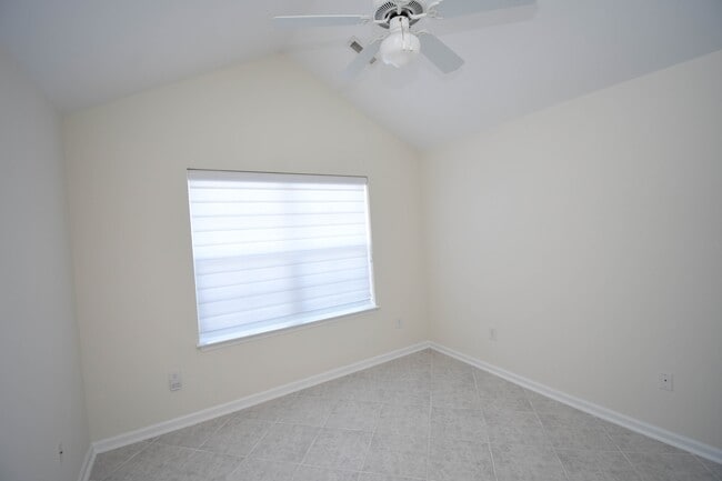 Building Photo - 160 Stonegate Blvd