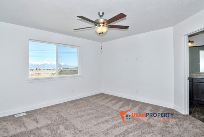 Building Photo - 7042 N Brook Ridge