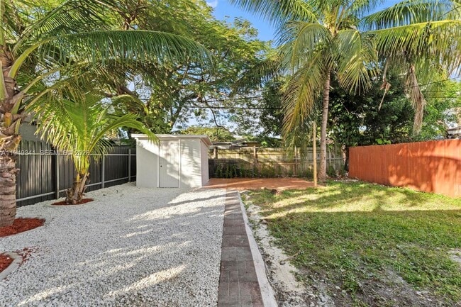 Building Photo - 3507 SW 25th Ter