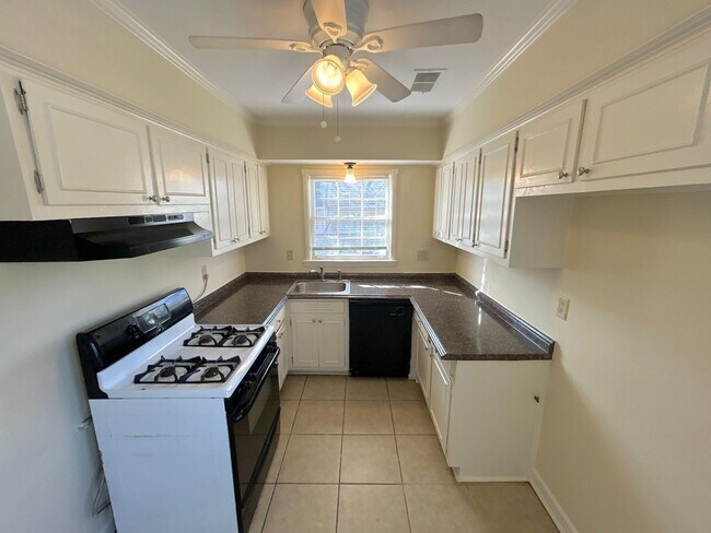 Building Photo - 5184 Dunnellon Ave