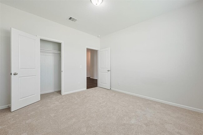 Building Photo - 1025 Banyon Tree Ln