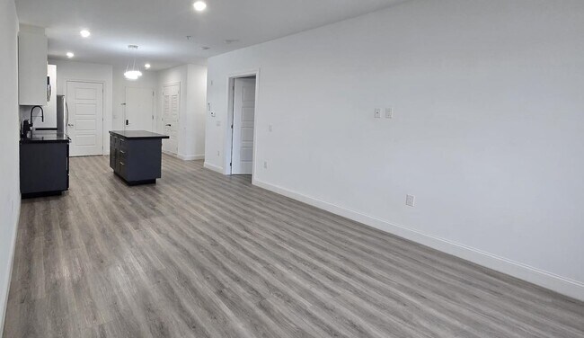 Building Photo - 211 Baldwin Ave