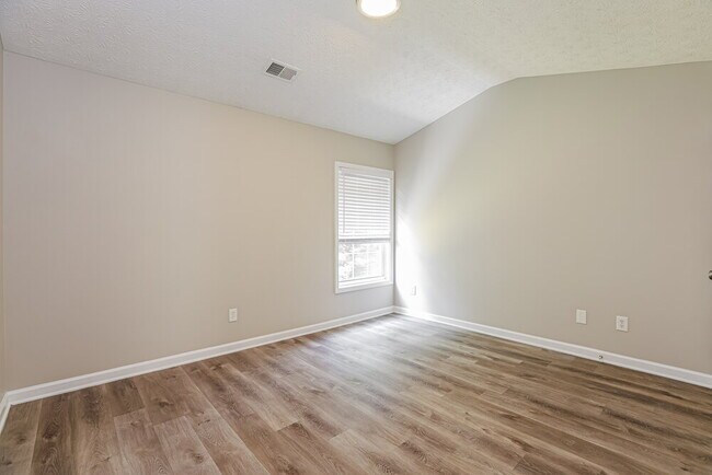 Building Photo - 7050 Silver Bend Overlook