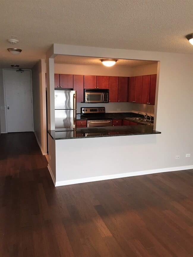 Primary Photo - 30 E Huron St