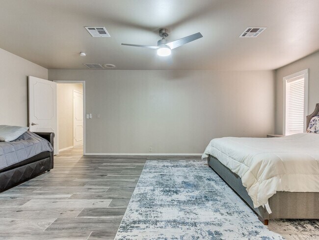 Building Photo - Mid-Term Rental in Glenbrook Addition, Nic...