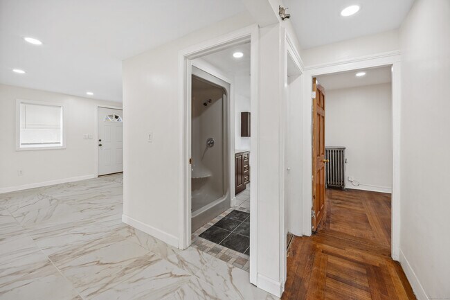 Building Photo - 57 King St