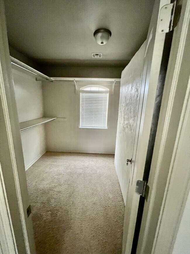 Building Photo - Gorgeous 3 Bedroom/ 2 Bath Home for Rent i...