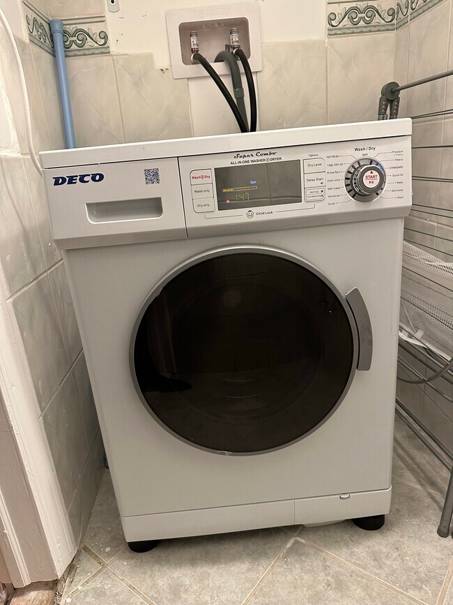 Building Photo - 273 Albany Ave