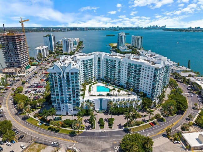 Building Photo - 7900 Harbor Island Dr