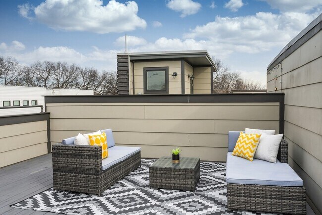 Building Photo - 1064B 2nd Ave S