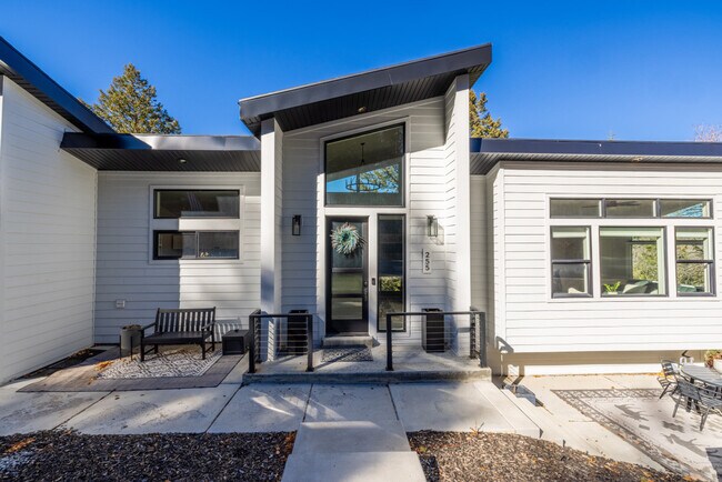 Building Photo - 255 Matterhorn Dr