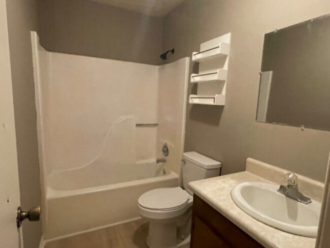 Building Photo - 475 Rustwood Dr